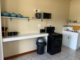 Cute Tranquil Pool Side Apartment - 4