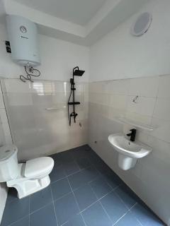 Air-conditioned villa with large garden in Akpakpa PK6 - 4