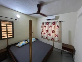 Air-conditioned villa with large garden in Akpakpa PK6 - 2
