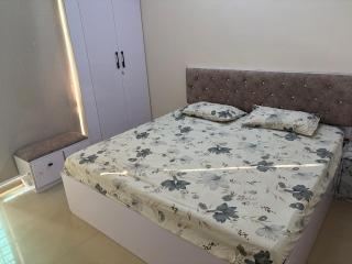 Tiny luxe heaven 2 bhk home Yashobhoomi and Airport - 5