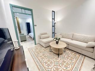 Old Town Charming Two-Bedroom Flat - 0