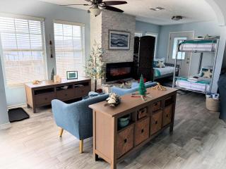 Beach Therapy Laid-Back Escape Steps from Surf - 8