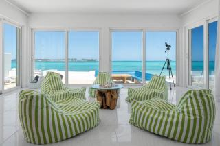 Modern, Stunning & Bright Central Beach Villa - 4