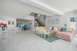 Modern, Stunning & Bright Central Beach Villa - 3