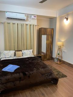 Golden leaf stay - 5