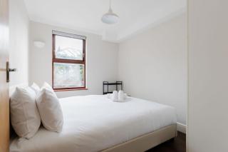 Contemporary 2BDR Flat with Waterside Views - 7