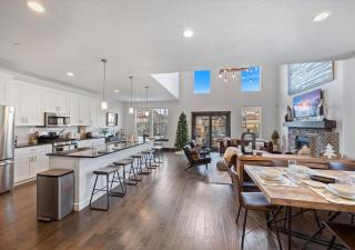 Pvt Hot Tub, Game Rm, Fire Pit, 12 Min Ski and PC - 0