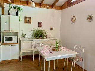 Cabaña con Patio y Árboles - 6