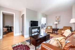 Casa Quatro by Jungle House Near Convention Center OSU & Nationwide Arena Walk to High Street Downtown & Short North 5 800Reviews Private Parking - 4