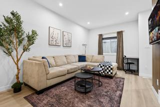 Honeyville House Sleeps 8 Pool Table - 5