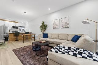 Honeyville House Sleeps 8 Pool Table - 1