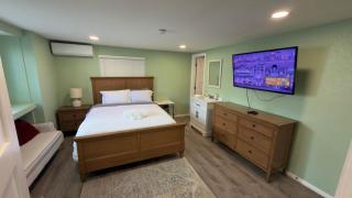 Walking Distance to Little Italy - 9