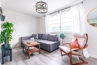 Casa Tres by Jungle House Near Convention Center OSU & Nationwide Arena Walk to High Street Downtown & Short North 5 800 Reviews Private Parking - 4