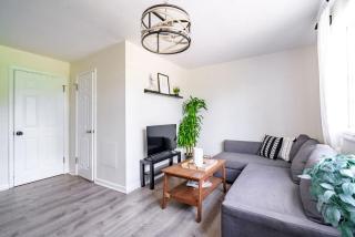 Casa Tres by Jungle House Near Convention Center OSU & Nationwide Arena Walk to High Street Downtown & Short North 5 800 Reviews Private Parking - 3