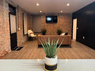 Jungle Jive by Jungle House Walk to High Street Downtown & Short North 5 800 Reviews Free Parking Near Convention Center Nationwide Arena & Ohio State - 0