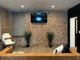 Jungle Jive by Jungle House Walk to High Street Downtown & Short North 5 800 Reviews Free Parking Near Convention Center Nationwide Arena & Ohio State - 1