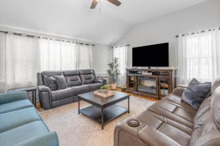 Cape Cod Family Getaway Hot Tub Firepit - 3