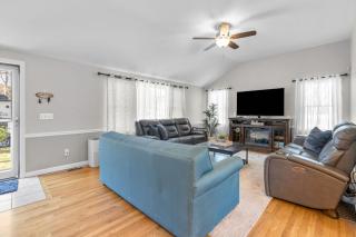 Cape Cod Family Getaway Hot Tub Firepit - 4