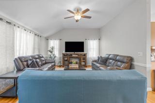 Cape Cod Family Getaway Hot Tub Firepit - 2