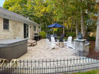 Cape Cod Family Getaway Hot Tub Firepit - 9