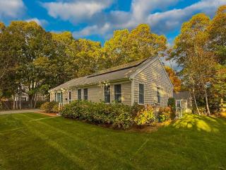 Cape Cod Family Getaway Hot Tub Firepit - 7