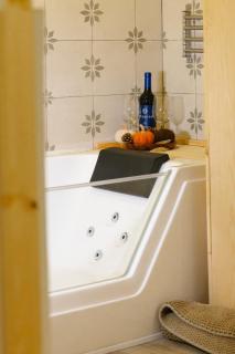 Vintage duplex with jacuzzi - 2