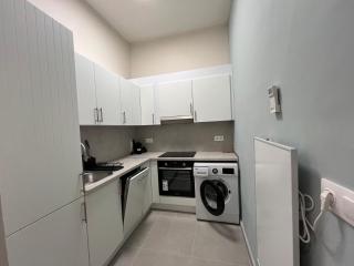 Charming 2 Bedroom , 2 Bathroom Apartment - 0