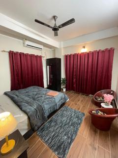 Golden leaf stay - 3