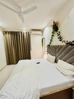 Premium 1BHK Apartment - Near Rapid Metro - Gurugram - 7