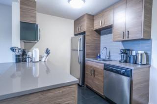 Stylish King 1BR 8 Min to Downtown Pool Gym & Parking 04 - 1