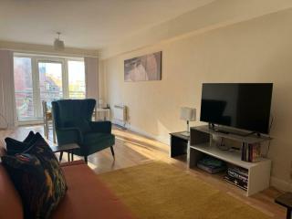 Spacious 2BDR Central Flat with Parking - 0