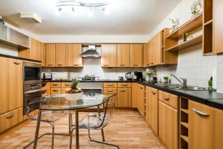 Spacious 2BDR Central Flat with Parking - 9
