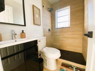 Villa #5 Lovely and New - Pompano Beach - 4-Minute Walk to Beach - 3