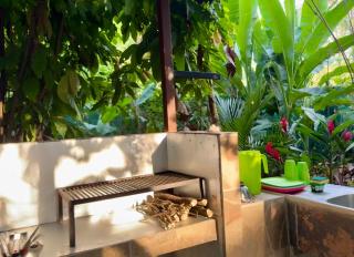 Private Villa with Pool & Heated Jacuzzi, AC, Jungle Garden Near Amenities & Beach - 7