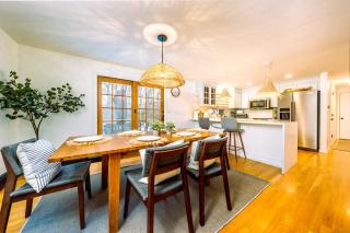 Orleans Holiday House - 8