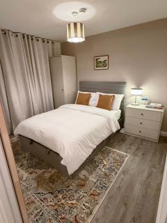 Traditional meets Modern, steps to local shops - 7