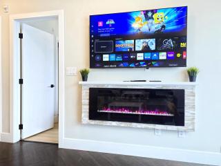 Family Stylish 2BR Condo with City View, DT, Balcony, Free Parking & In-Suite Laundry! - 6