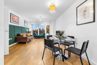 City Gem with River Views Near Canary Wharf & O2 - 6