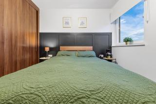 City Gem with River Views Near Canary Wharf & O2 - 4