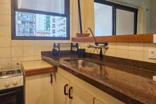 Pitangueiras com cadeira e guarda-sol exclusivo, limpeza diária, piscina climatizada e Wi-Fi - 2