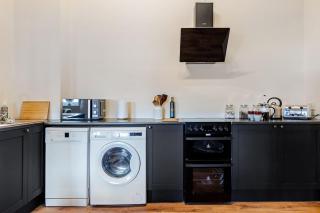 Hospital, train station 2 Bed Sleeps 4 Free Parking - 3