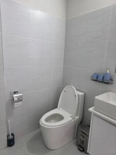 Sea'Amore - Modern & Luxury Apartment - 7mins walk to Flic en Flac Beach - Covered Parking - WiFi - Easy Living & Self Catering with Premium Amenities - 4