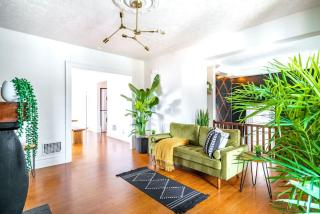 Bamboo Bungalow by Jungle House Near Convention Center OSU & Nationwide Arena Walk to High Street Downtown & Short North 5 800 Reviews Private Parking - 0