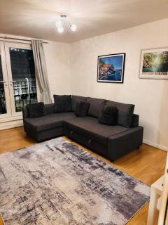 Bright Modern Apartment - 6