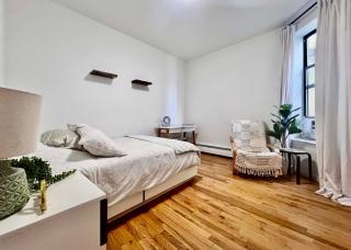 Spacious Queen Room in a 3 Rooms Prime Harlem Location near Central Park - 2