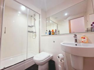 Modern Stylish Apartment near the City Centre - 7