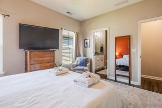 Cozy Neighborhood Home - 10 min to Louisville! - 9