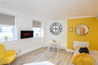 Boutique Flat In Huddersfield Town Centre - 8