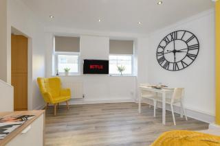 Boutique Flat In Huddersfield Town Centre - 7