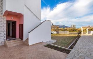 Lovely Apartment In Pag With Wifi - 3